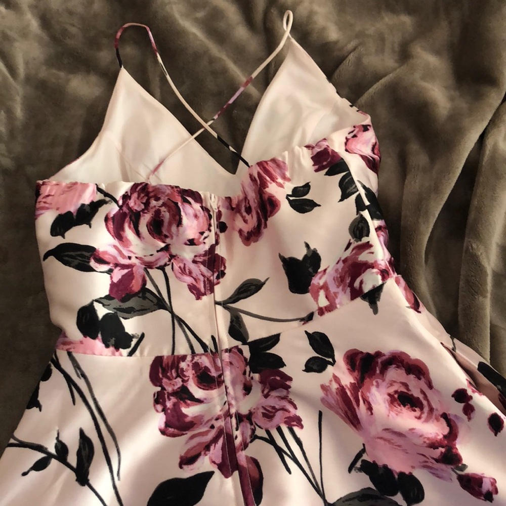 Dress - Picture 3 of 3